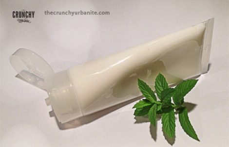 All-Natural Toothpaste Recipe | thecrunchyurbanite.com