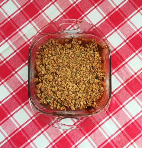 Rhubarb Crisp | thecrunchyurbanite.com